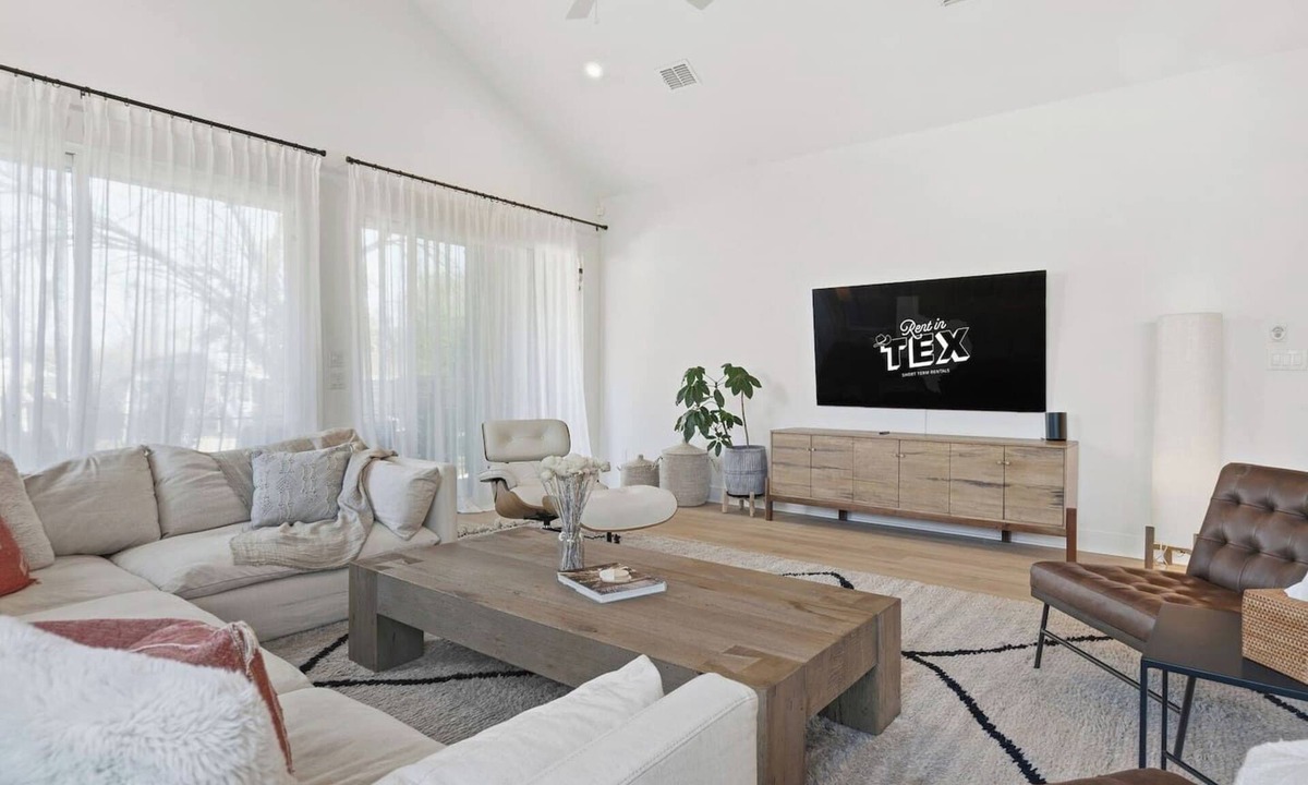 Austin House | South Austin Pool & Sauna 4BR w/Firepit & Playroom