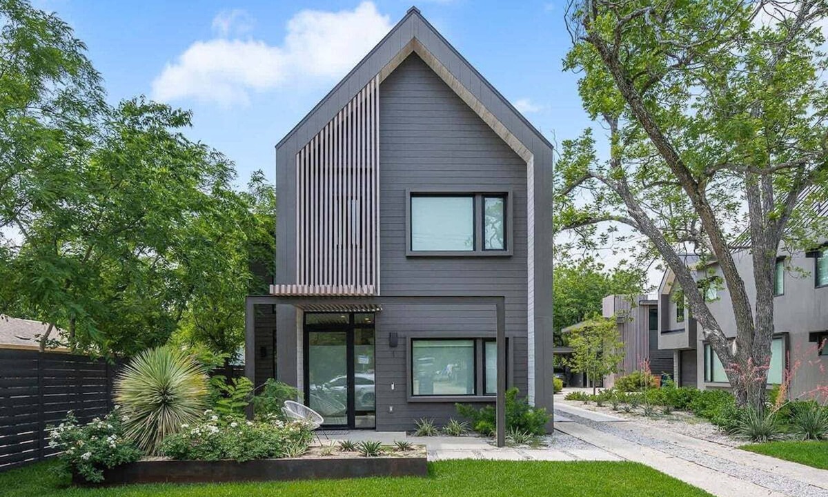 South Manchaca House | 🏡South Austin Stay with Deck + 2 Workspaces | Breweries | ATX Oasis☀️