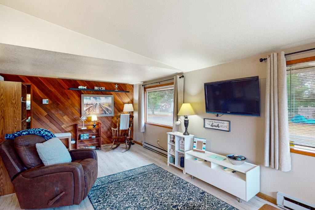 Grayland House | South Beach Getaway