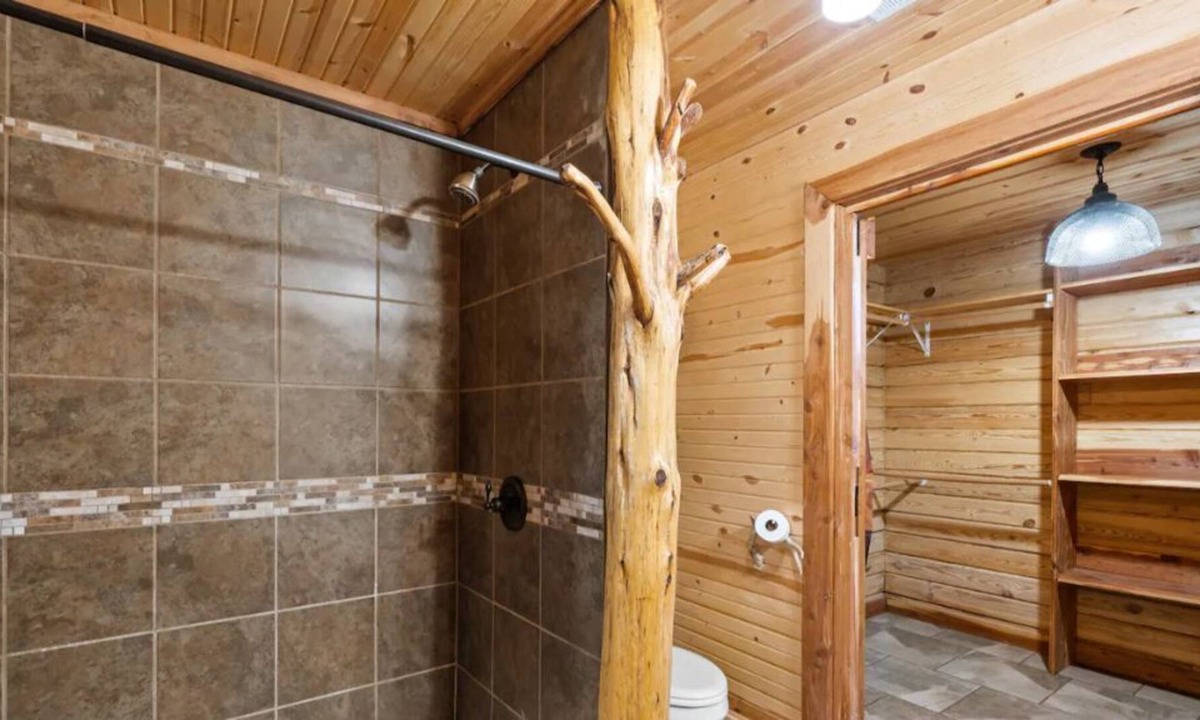 Doniphan Cabin | South Beach Resort