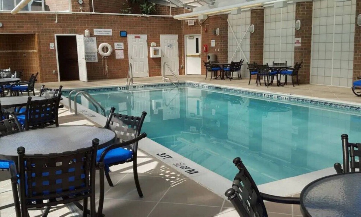 Mishawaka Villa | South Bend | Irish Game Stay | Pool + Hot Tub
