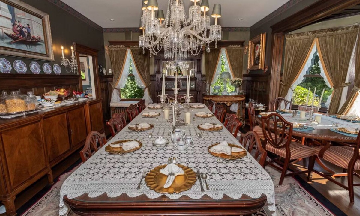 Scottdale Bed & Breakfast | South Broadway Manor