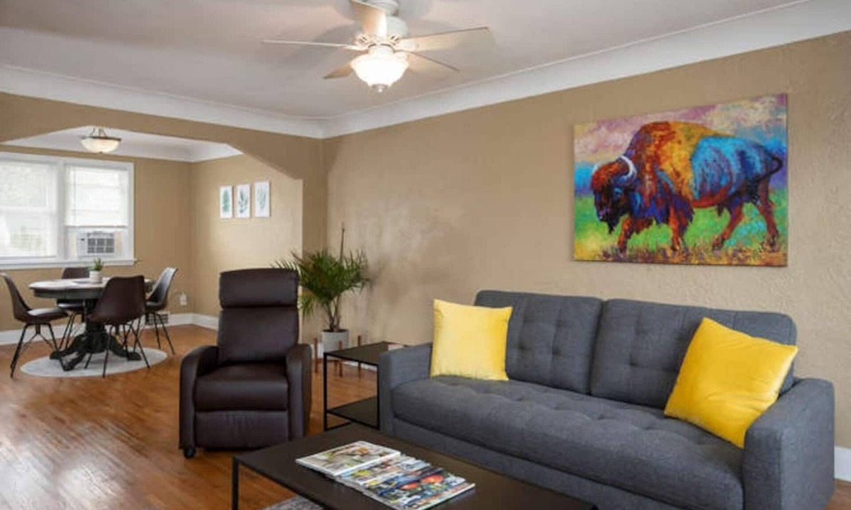 West Seneca Apartment | South Buf Retreat: Homey 1BR by Olmsted Park
