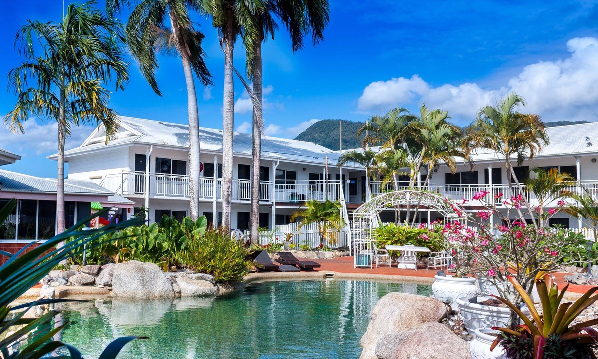 Woree Hotel | South Cairns Resort