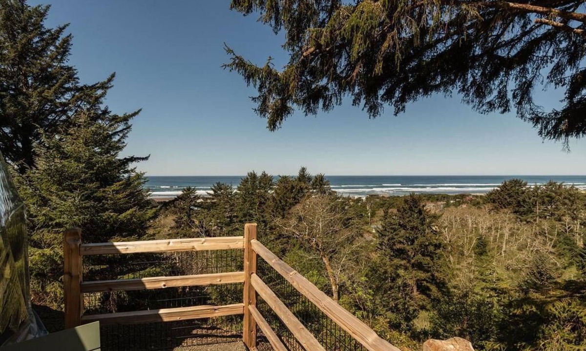 Tierra Del Mar Cabin | South Cape Dome - Accessible - Sleeps 4 - w/SHARED Luxury Bathhouse Access