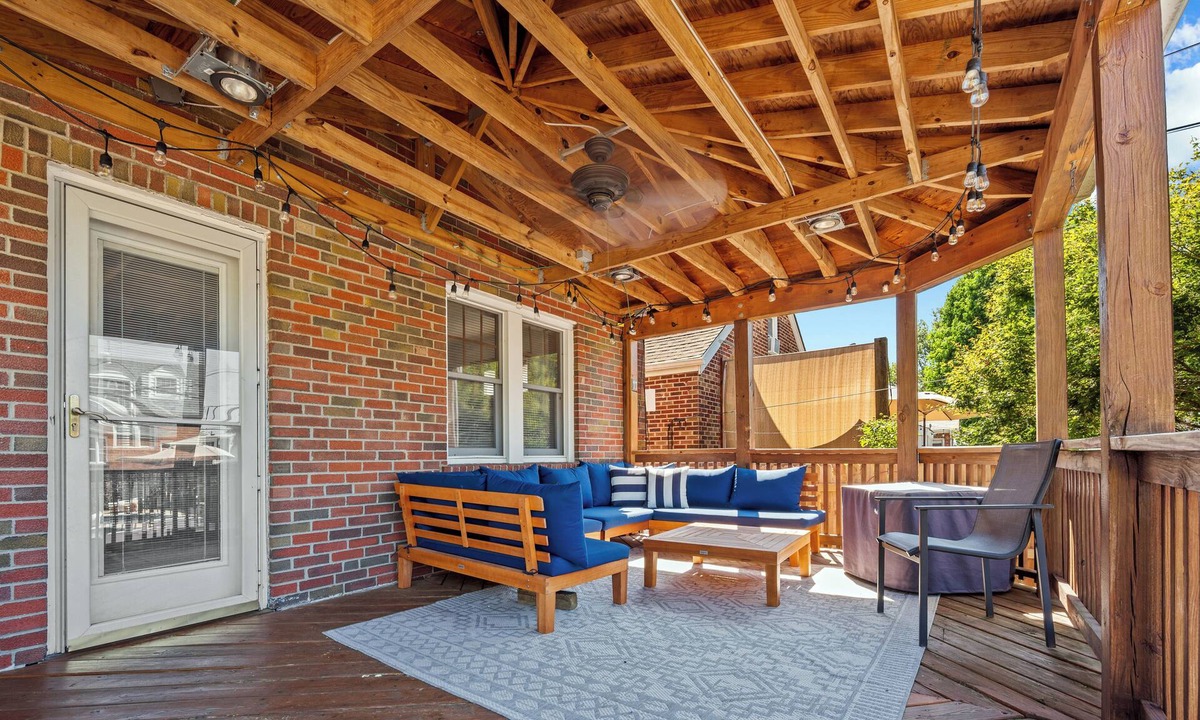 Northampton House | South City 5 Bed Pool Open April 1st