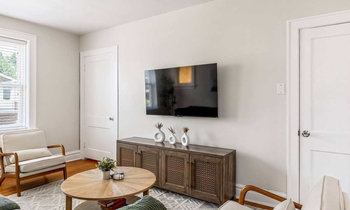 Lindenwood Park Apartment | South City Parkside Retreat