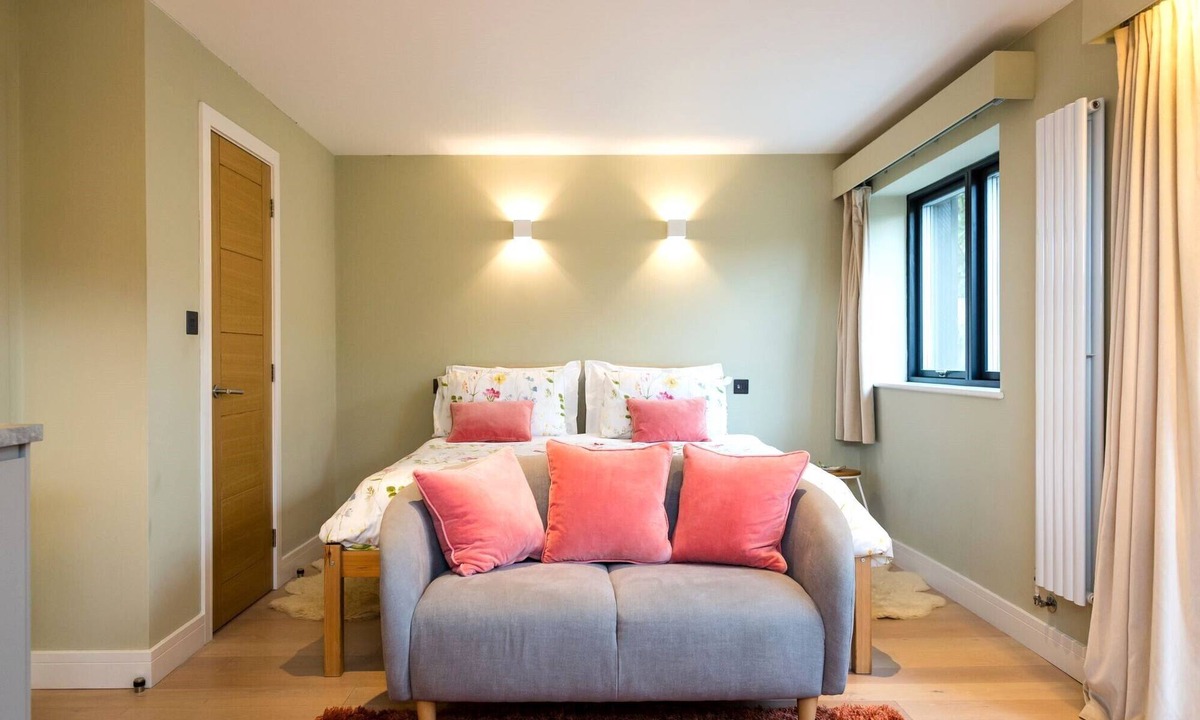 Meads Apartment | South Downs Studio - bijou hikers hideaway