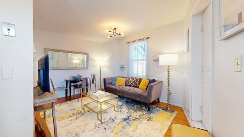 Harrison Lenox Apartment | South End,2 bed, in unit lau,cen air, Northeastern