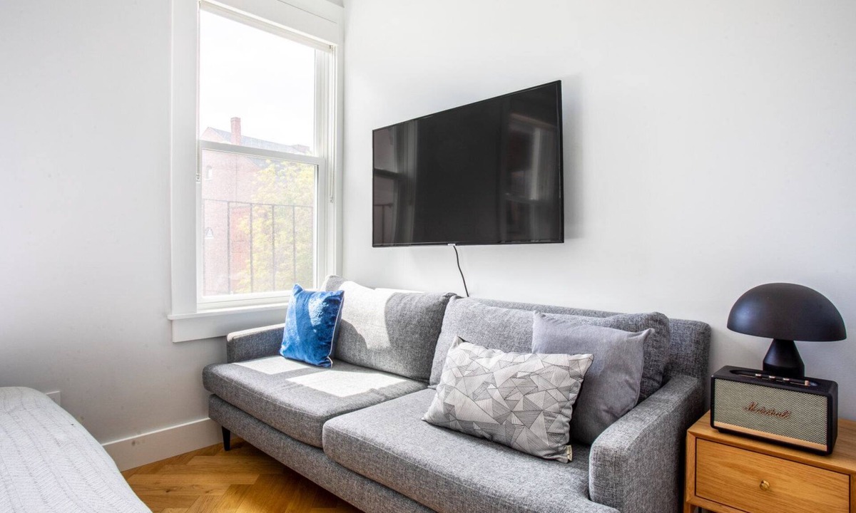 Columbus Apartment | South End Studio, steps from Northeastern, Restaurants by Blueground