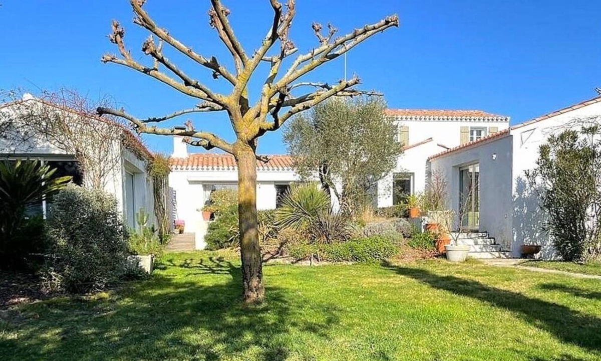 L'Epine House | South-facing house, near the beach