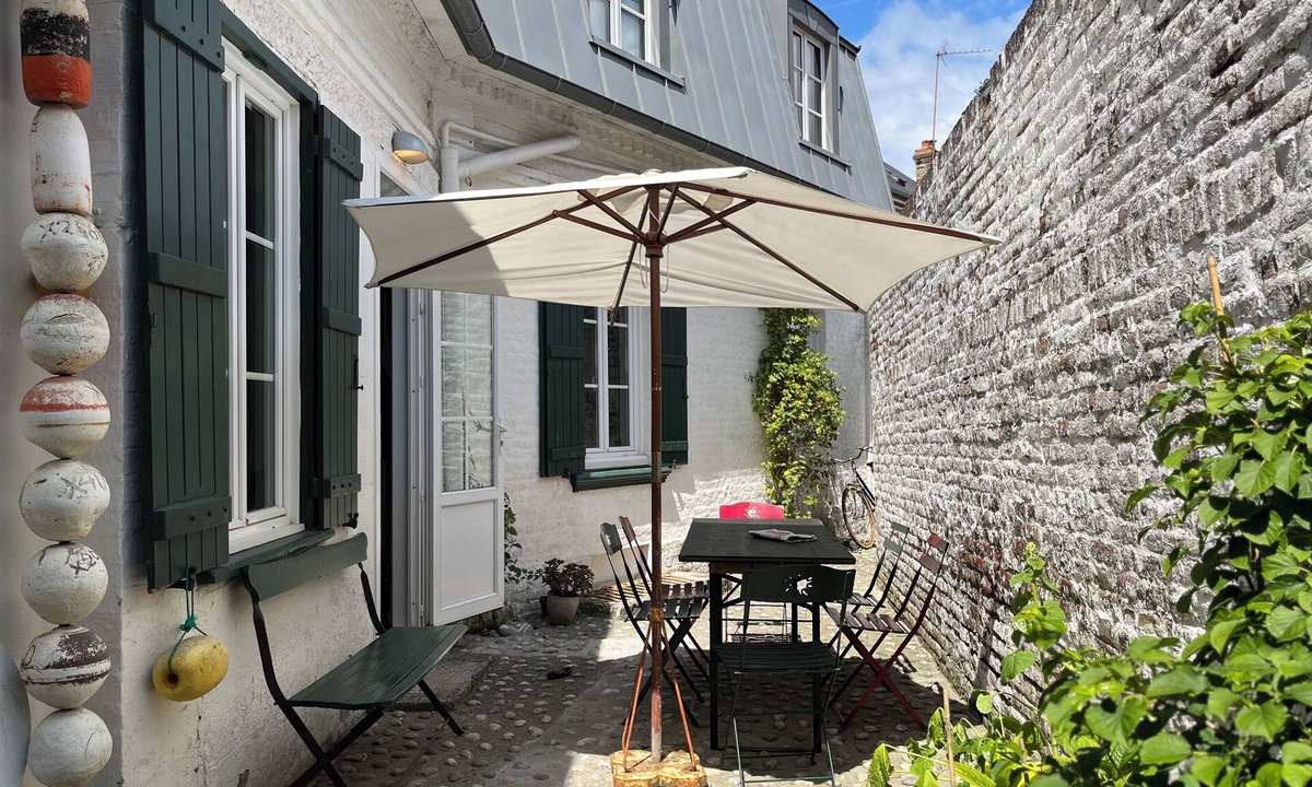 Le Crotoy House | South-facing house on courtyard. 4 stars. 3 Ch. 2 Sdb. 200m Beach & Shops.