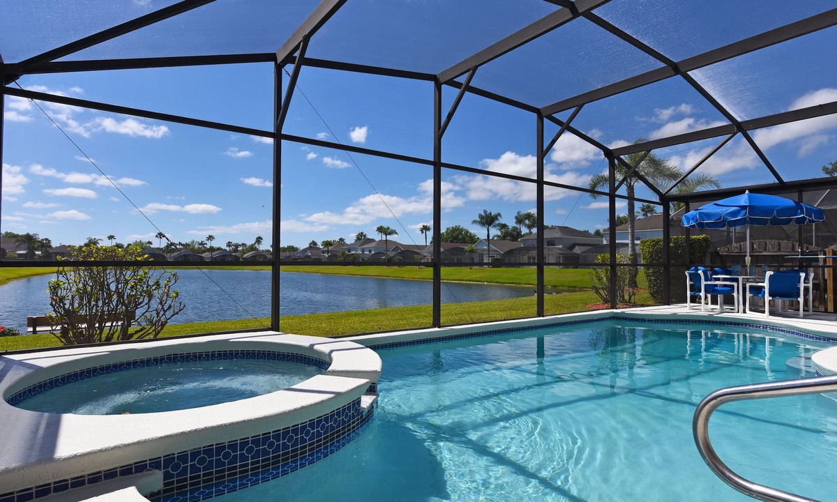Lake Berkley House | South facing pool,spa, communal pool, interior games room, Wifi, monitored alarm