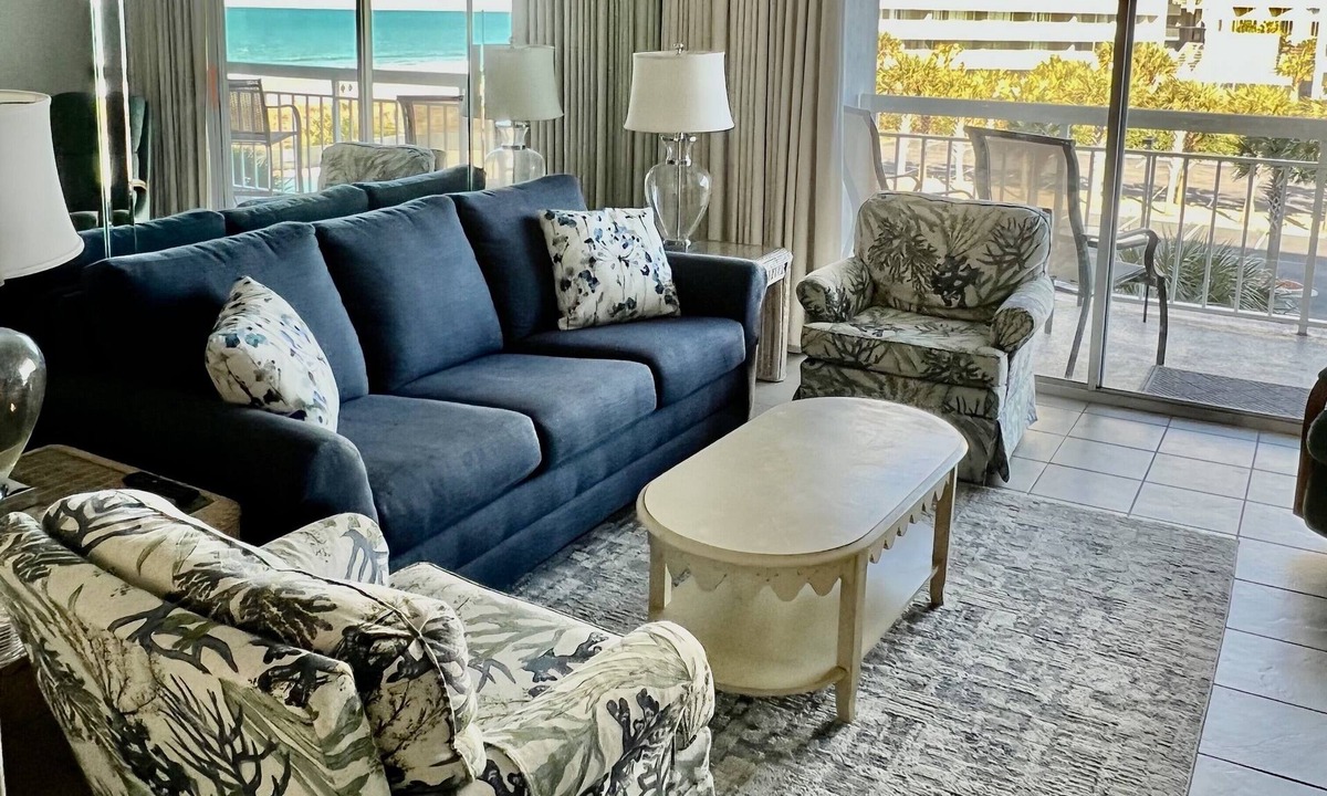 Arcadian Shores Condo | South Hampton 305-Bathrooms Recently Updated