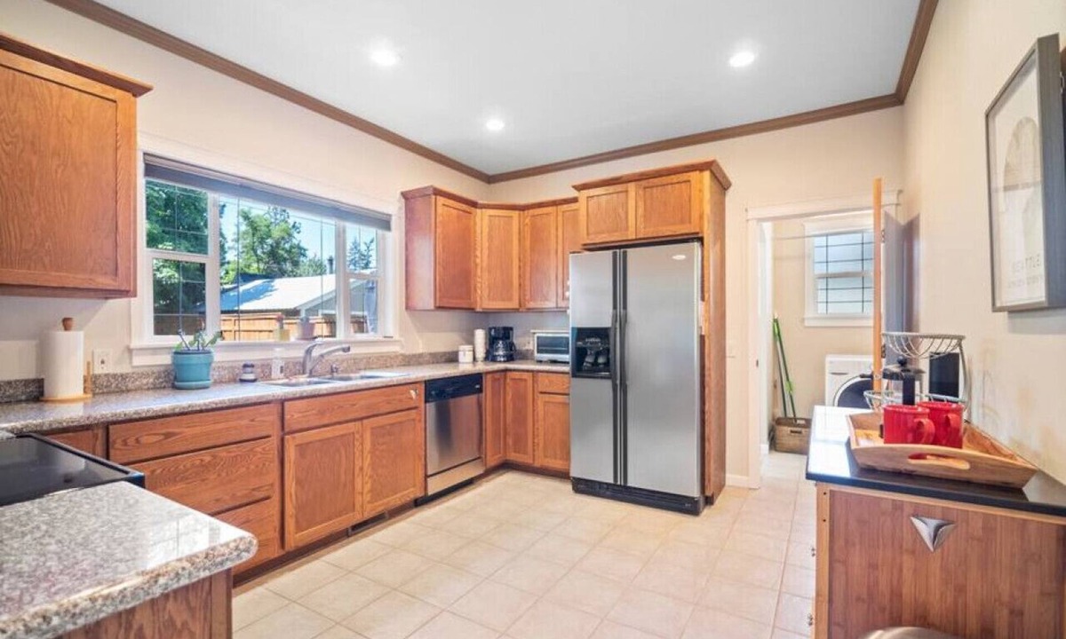 South Perry District House | South Hill Charmer| Perry District| BBQ |Firepit