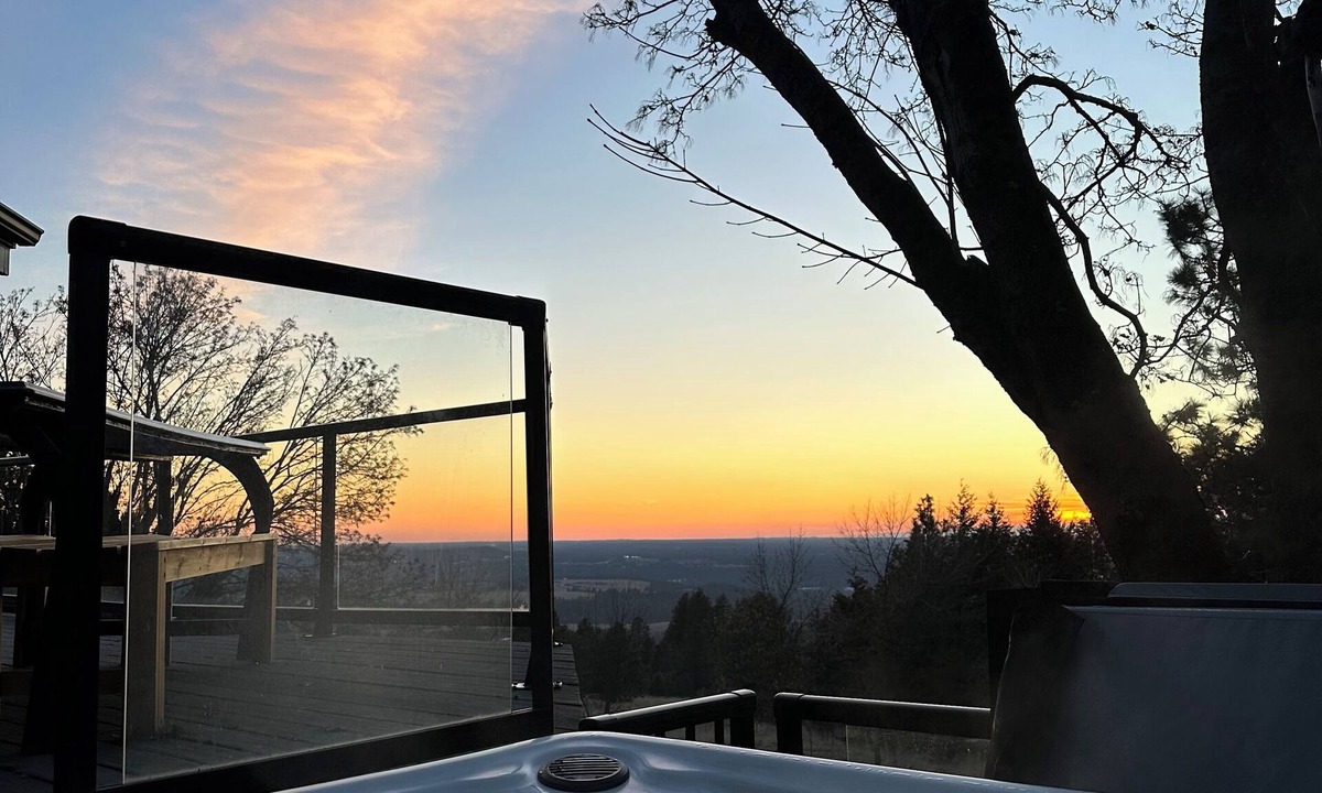 Mica House | South Hill Spacious View Home on Acreage