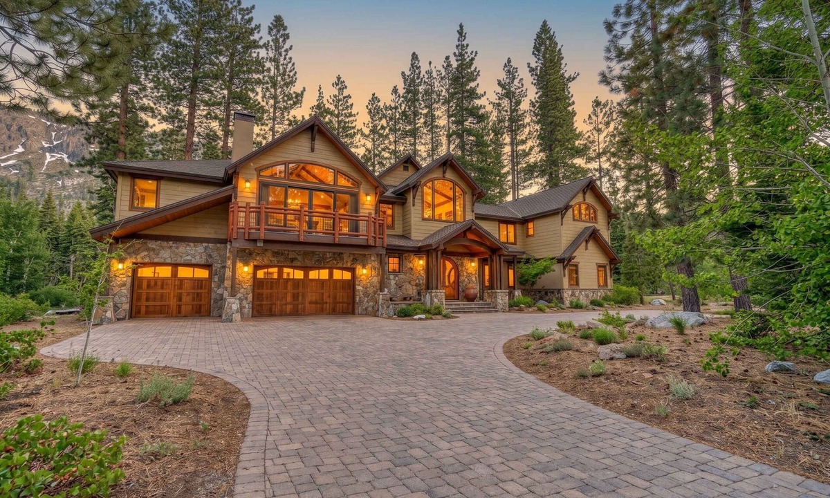 Christmas Valley House | South Lake Tahoe Escape - Private Hot Tub + Pool