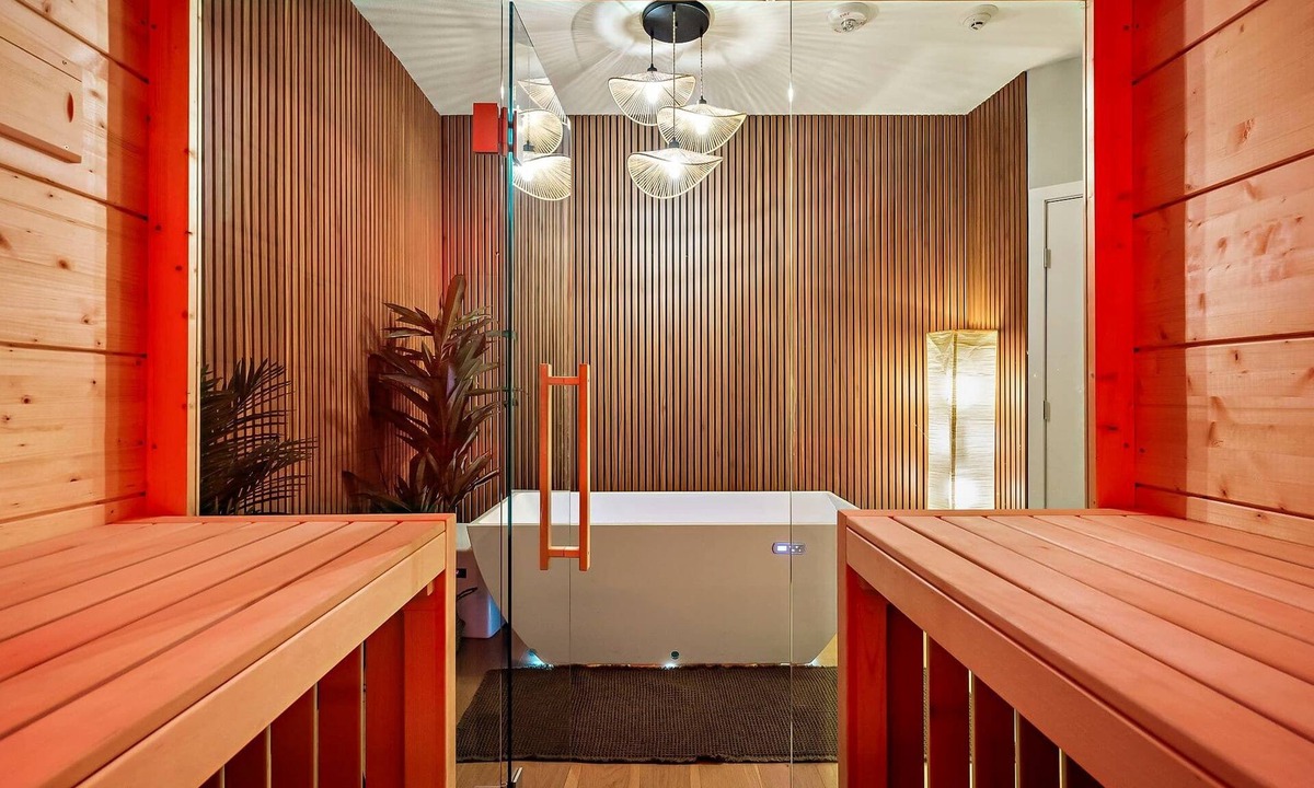 South Lamar Condo | South Lamar Condo | Sauna |Cold Plunge| Pickleball