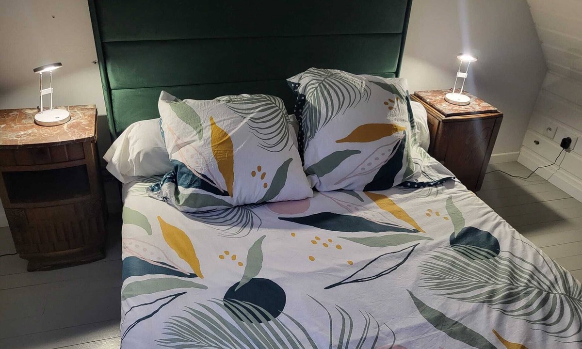 Saint-Valery-sur-Somme Bed & Breakfast | “South Loft Room” – Sunny Comfort Under the Beams