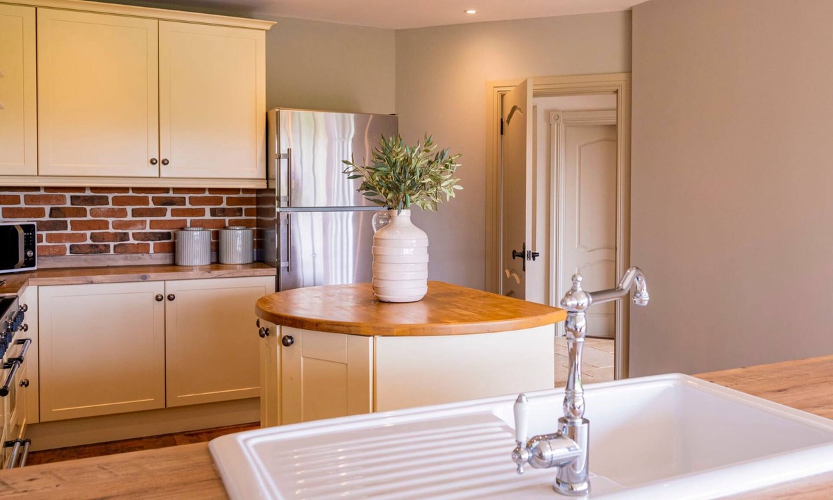 Henley House | South Lodge North Lodge Luxury Accommodation