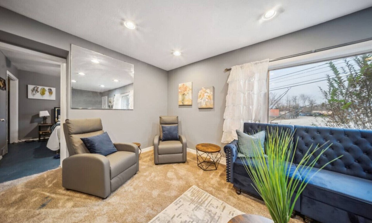 Cleveland House | South Miles Cleveland, near Clinic