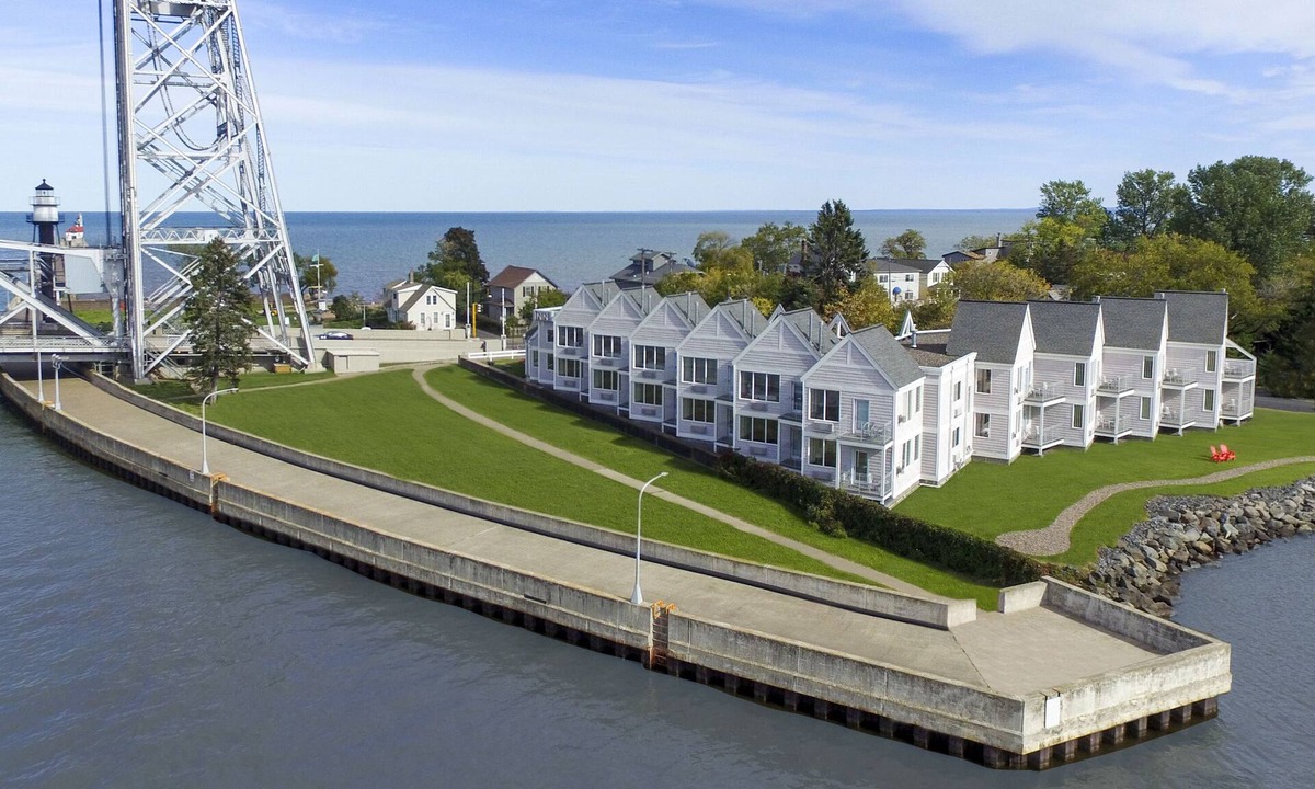 Park Point Hotel | South Pier Inn