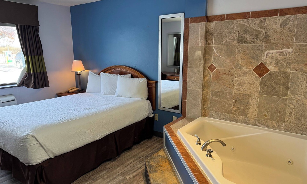 North Ridgeville Hotel | South Ridge Inn