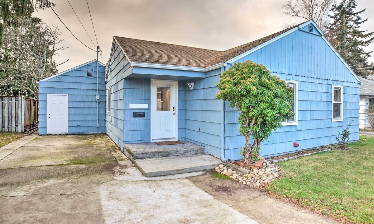 Bryn Mawr-Skyway House | South Seattle Home Near Downtown!