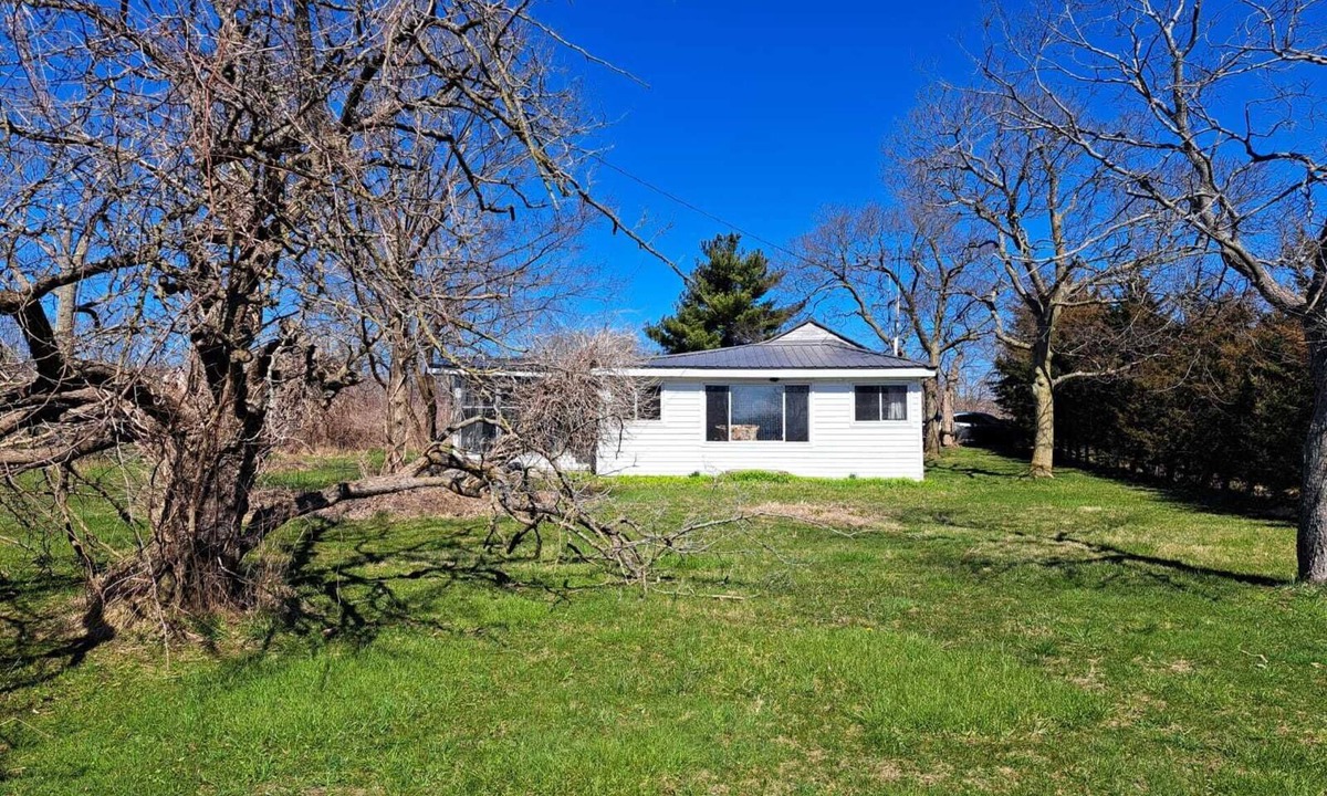 Kingsville Cottage | South Shore Cottage With Lake View