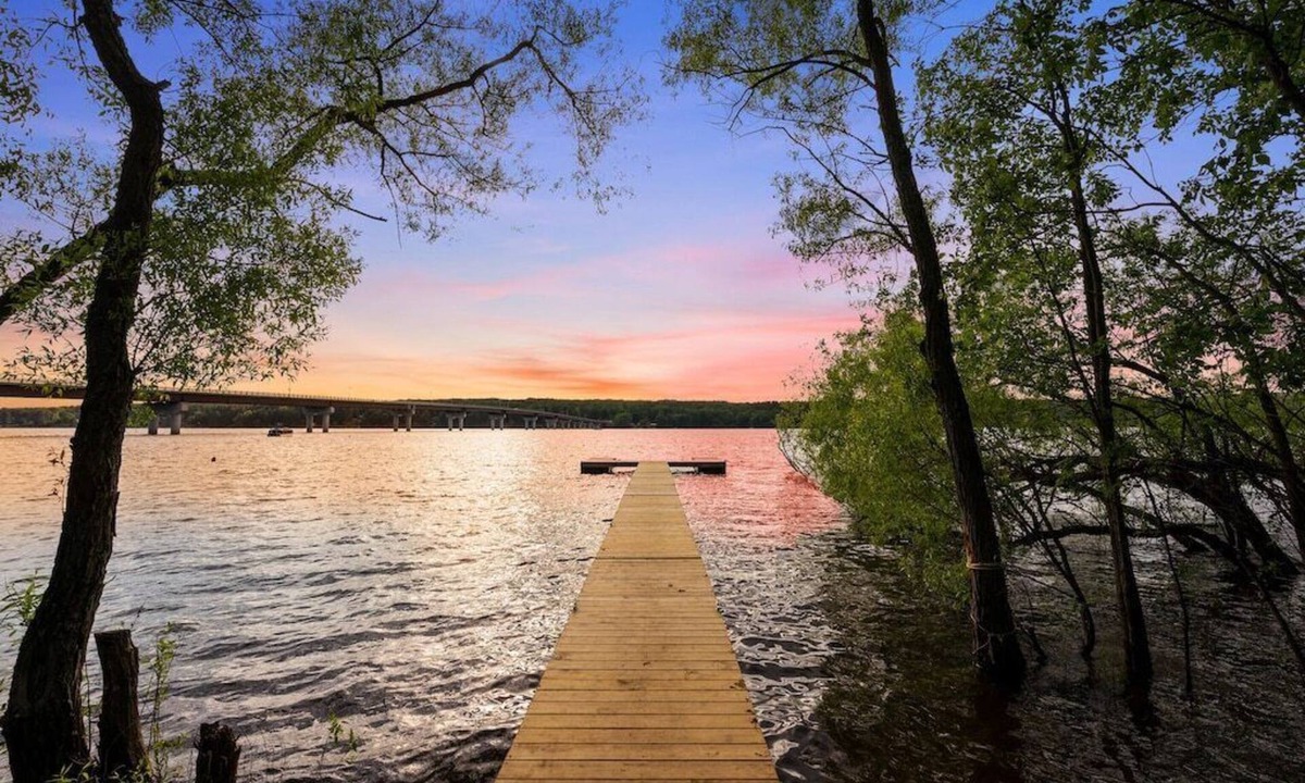 Northville House | South Shore Edgewater Loft