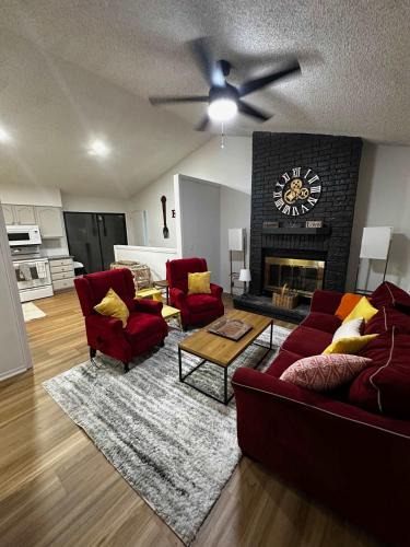 Wichita House | South Side Resort - Very Close Derby Turnpike Dtn
