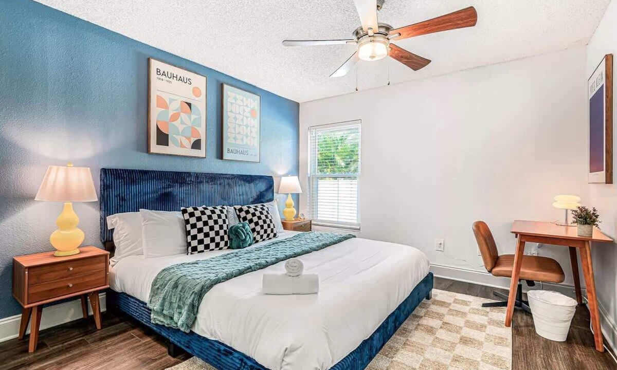 Sun Bay South Apartment | South Tampa Gem | King Bed | Pool + BBQ Access