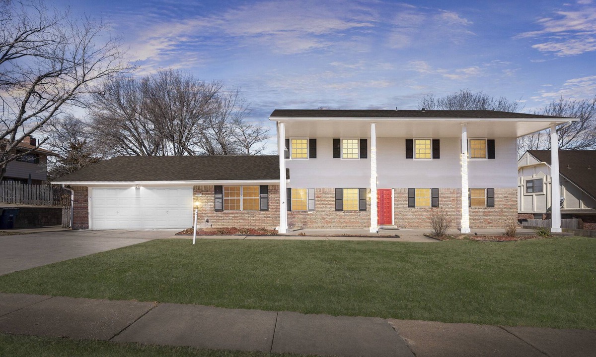 South Tulsa House | South Tulsa 5 Bedroom & 8 Beds | Luxury | 2 King Suites