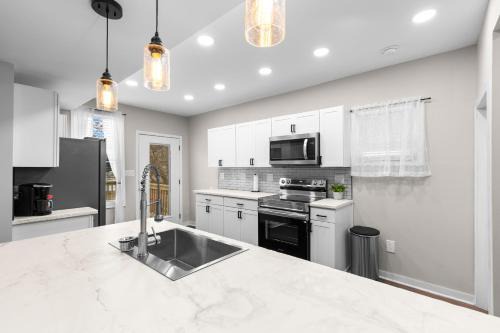 Wheeling Villa | South York Luxury