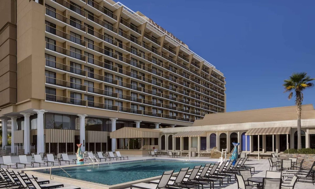 Downtown Jacksonville Hotel | Southbank St. Johns River Views + Dining & Pool