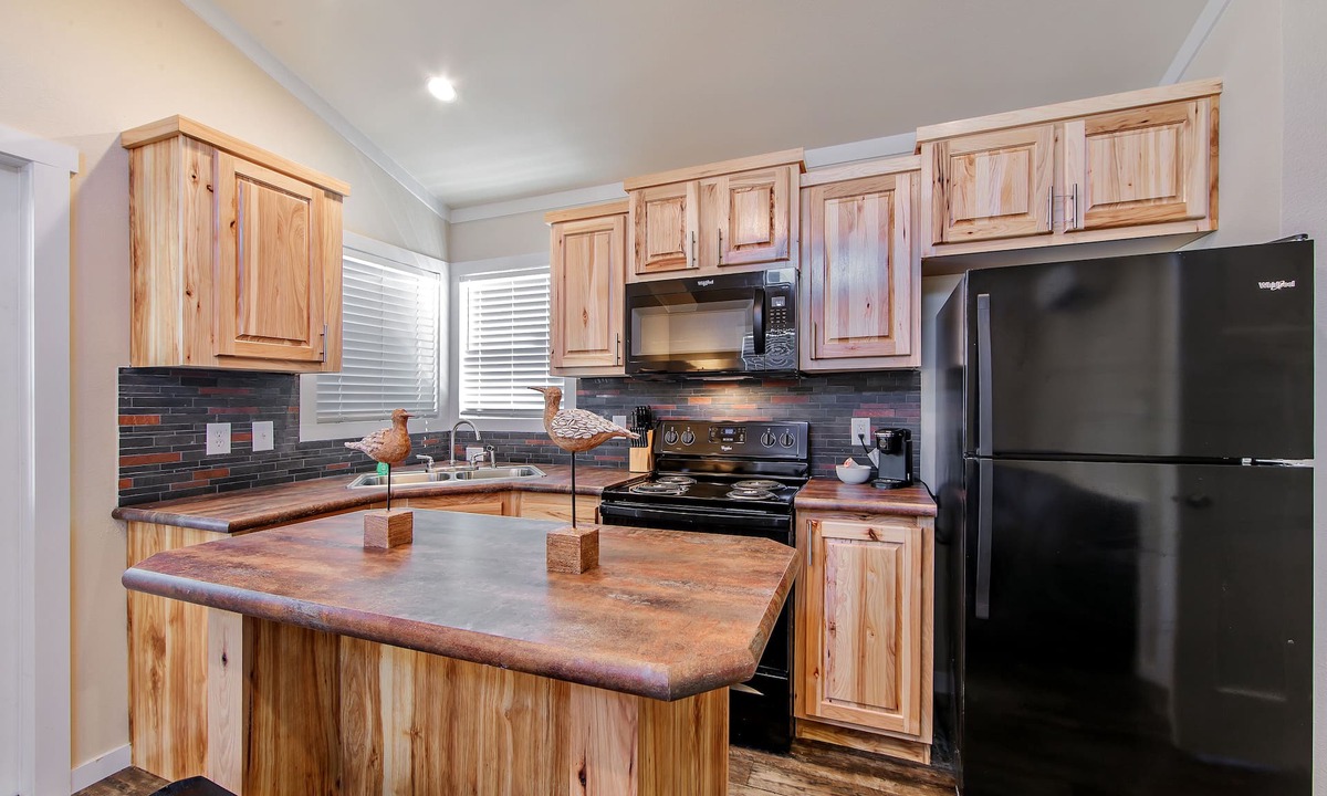 Golden Meadow Cabin | Southern Breeze Lodge