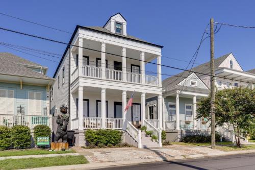 Algiers Point House | Southern Colonial Escape w/Pool in NOLA!