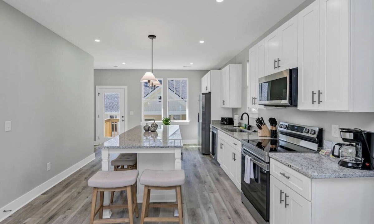 Earlewood Apartment | Southern Comfort `B` | Near USC Downtown