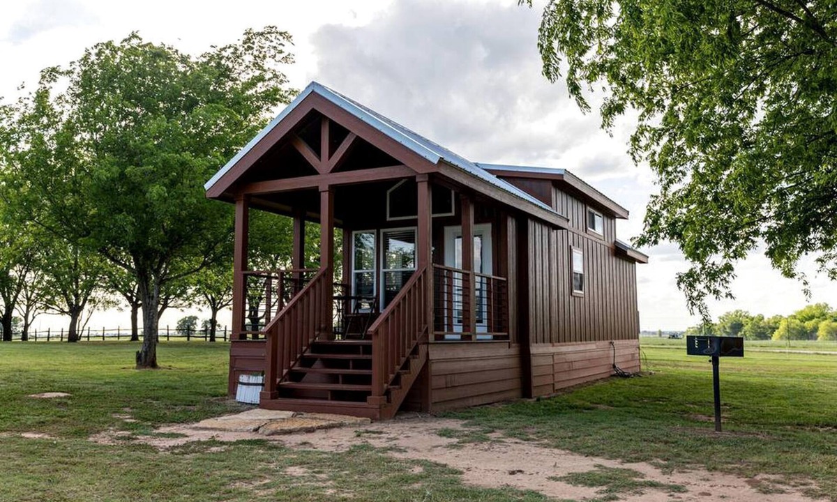 Satin Cabin | Southern Comfort Meets Glamping Chic: Texas Cabin Getaway near Waco