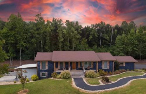 Scottsboro House | Southern Comfort Retreat with a private hot tub