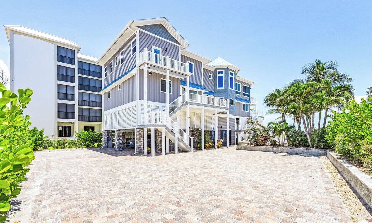 Fort Myers Beach House | Southern Dream: Two Units