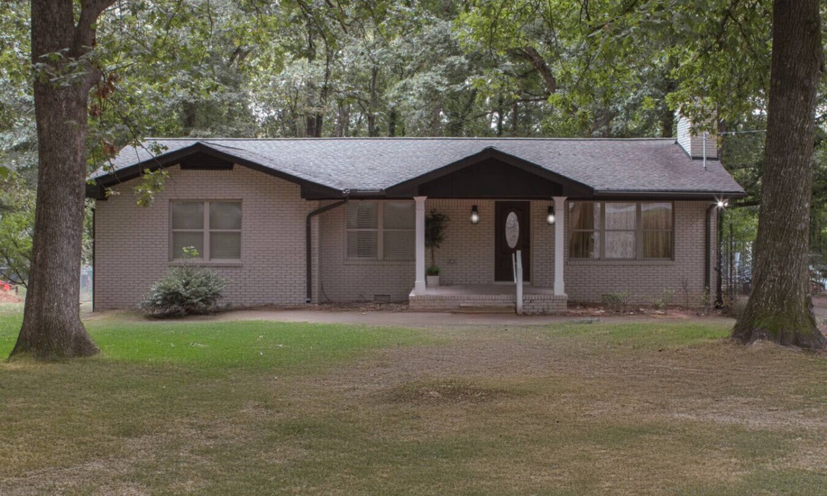 McDonough House | Southern Elegance Gateway