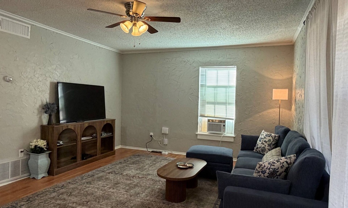 Elmwood Area House | Southern Gardens - Tranquil South Abilene Home