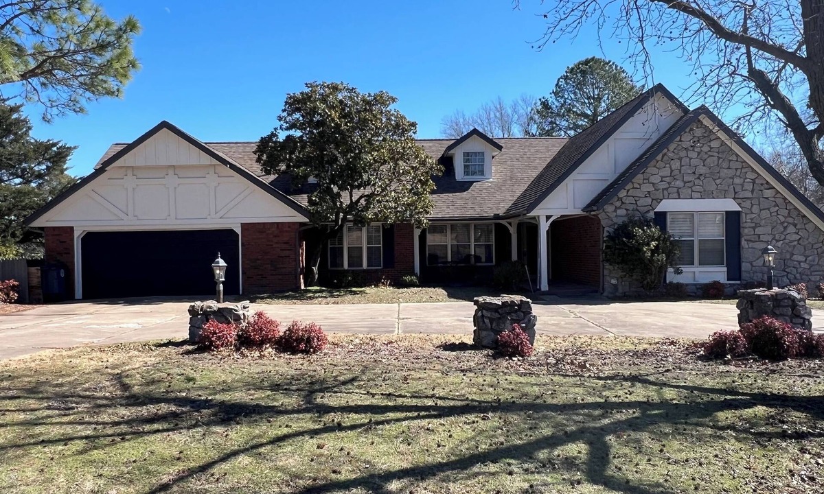 South Tulsa House | Southern Hills Home in Tulsa a Spacious 3+ BR Cozy, Golf, Hospital ORU