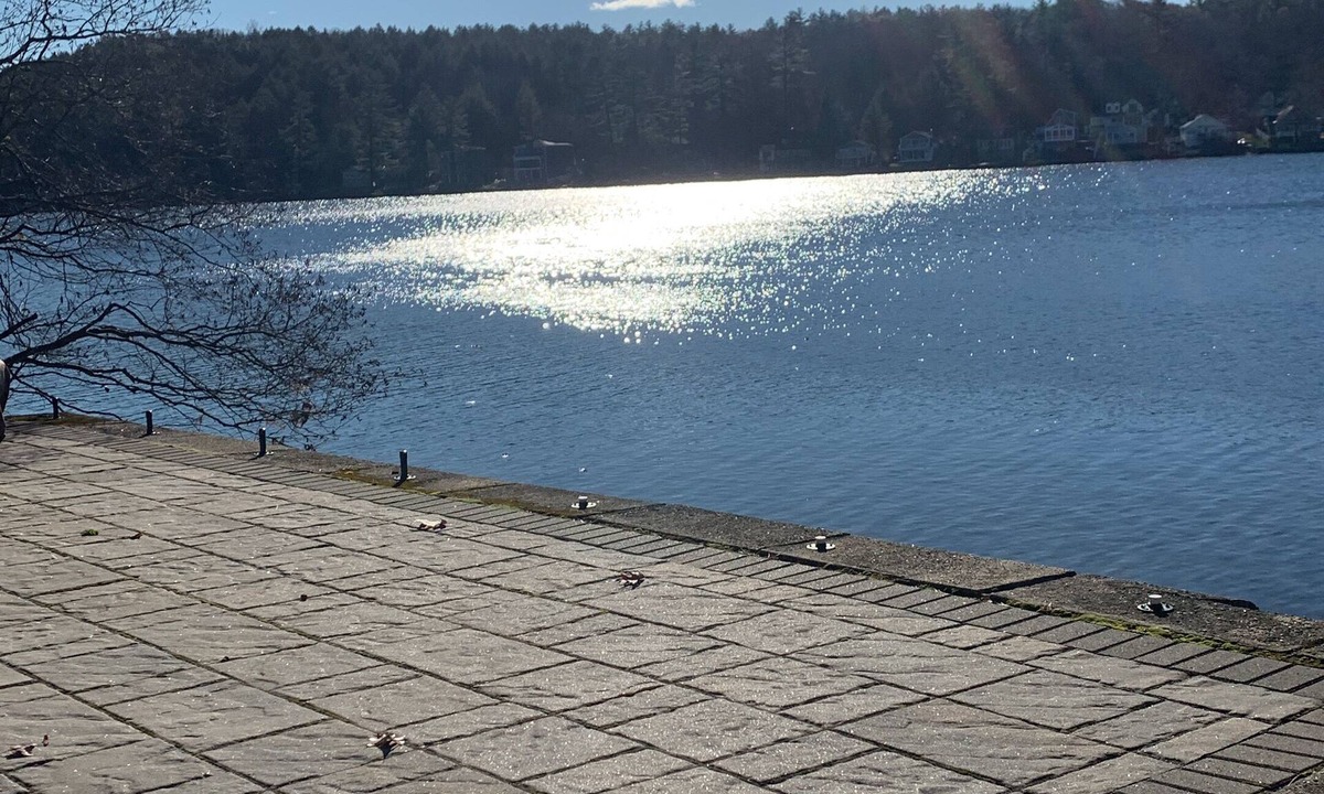 Hampstead Cottage | Southern New Hampshire lakefront