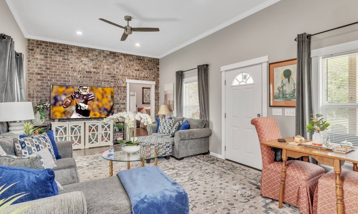 Mayhew House | Southern Sisters Retreat - The Lisa