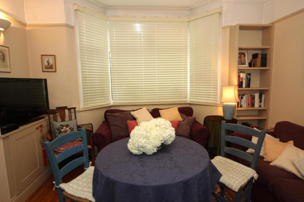 West Hill Bed & Breakfast | SouthfieldsB&BStudios