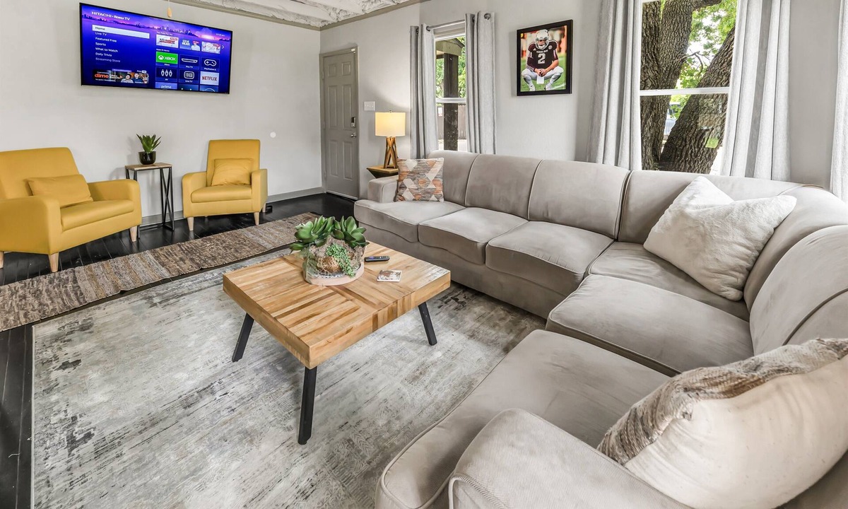 West Park House | Southgate: 800 Yards to Campus/Kyle Field