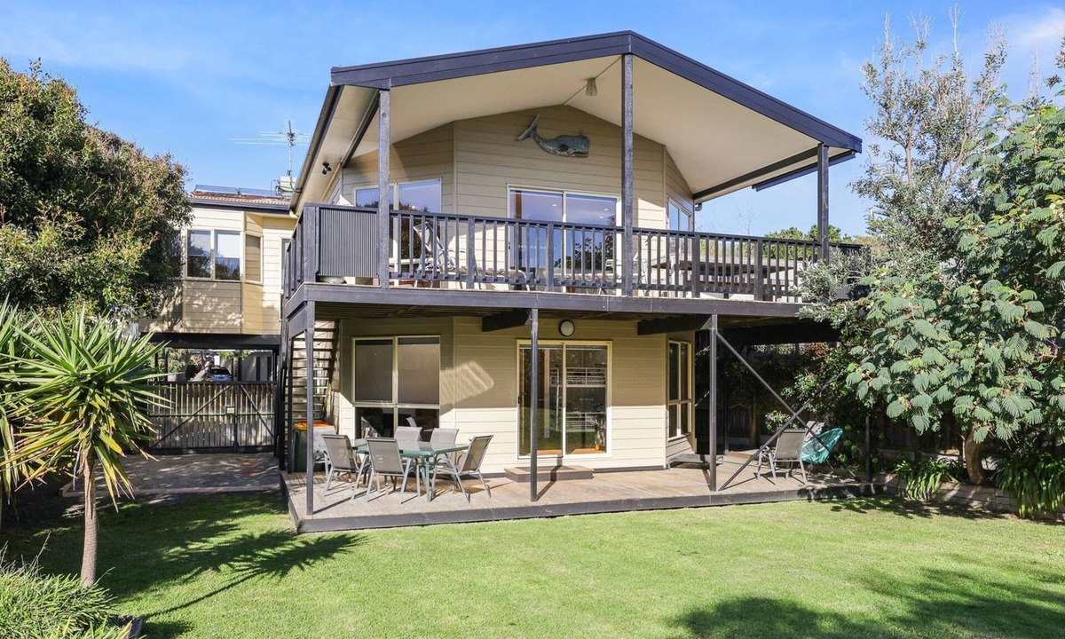 Cape Woolamai House | Southport Haven - sleeps 15