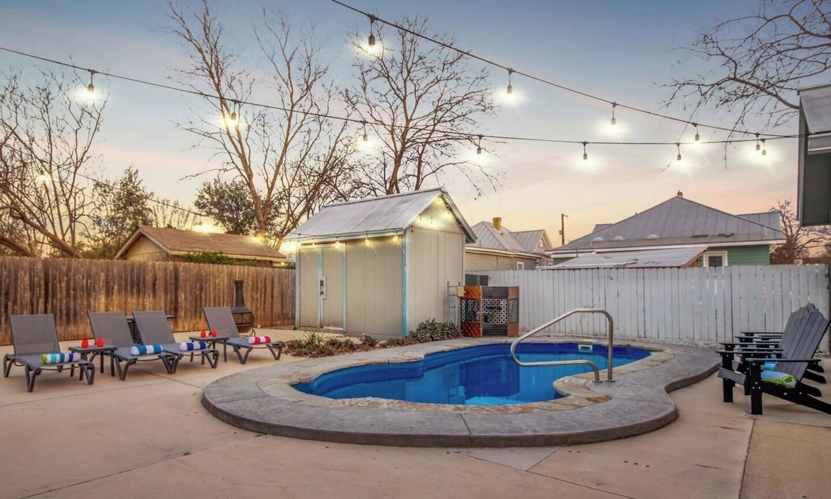Southtown House | Southtown Charm: Pool, King Beds, Arcade & Games